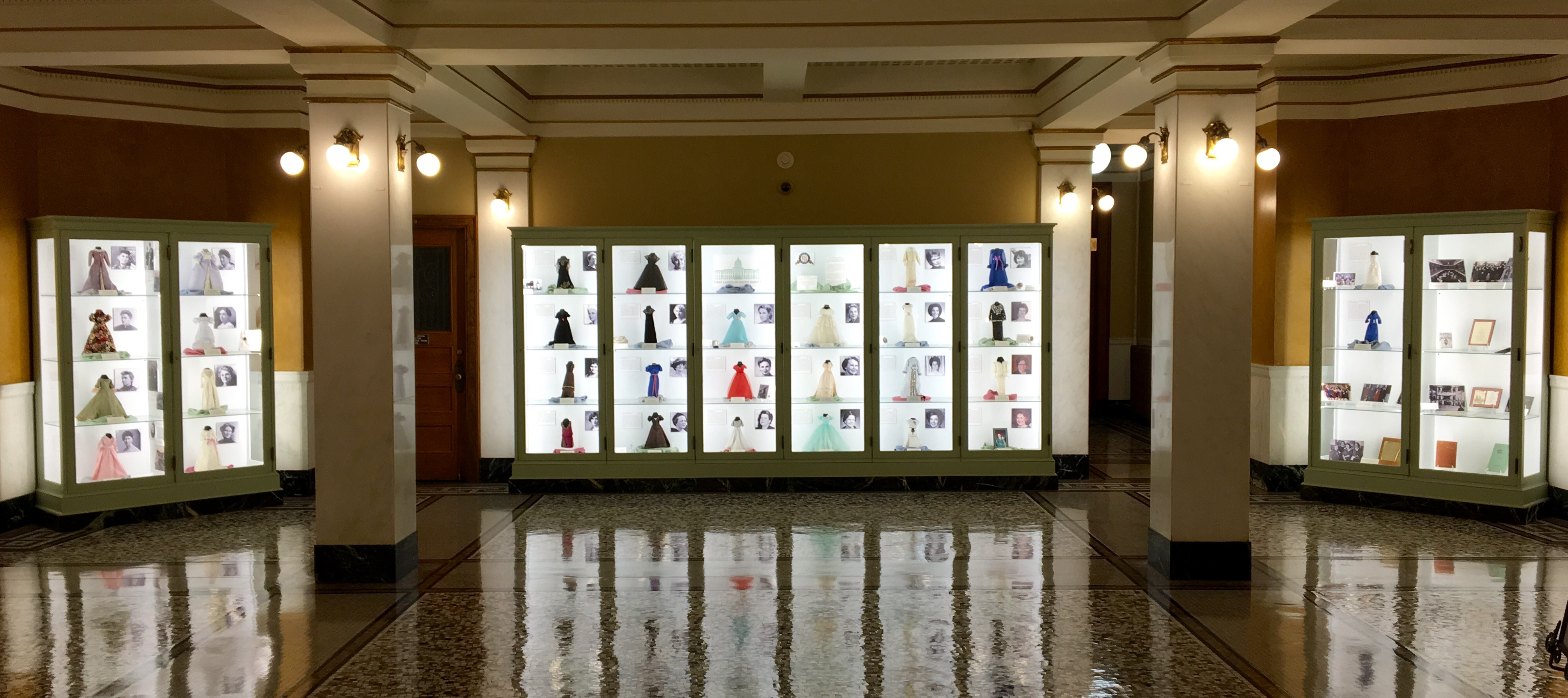 00-first-lady-gown-display.jpg